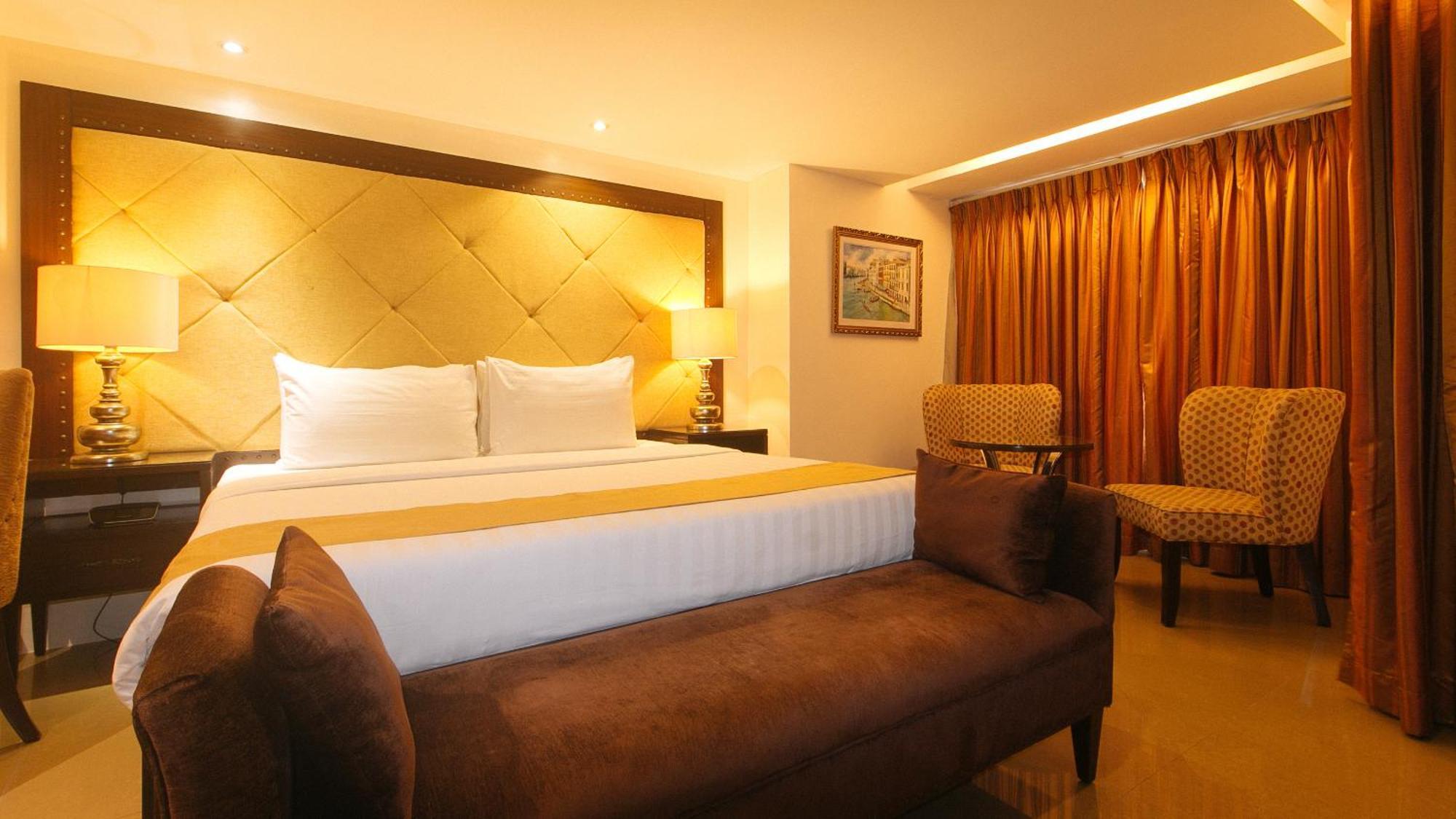 Torre Venezia Suites Quezon City Exterior foto